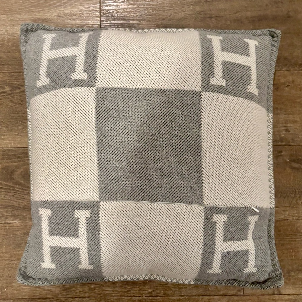 HERMES Avalon Pillow Small Model